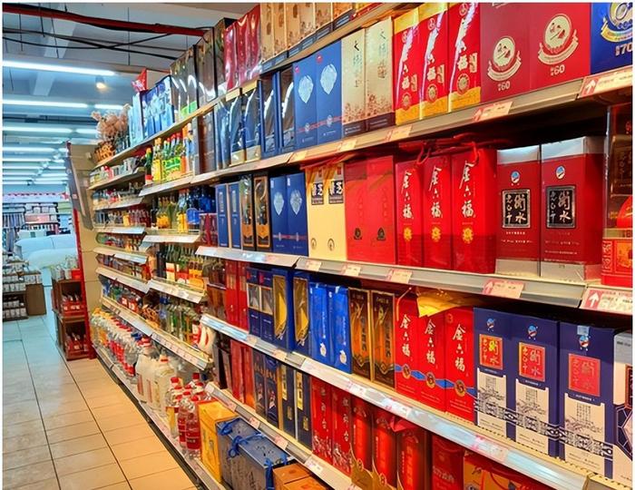 烟酒店5款不出名白酒，半数人瞧不上，却是纯粮佳酿，内行成箱买